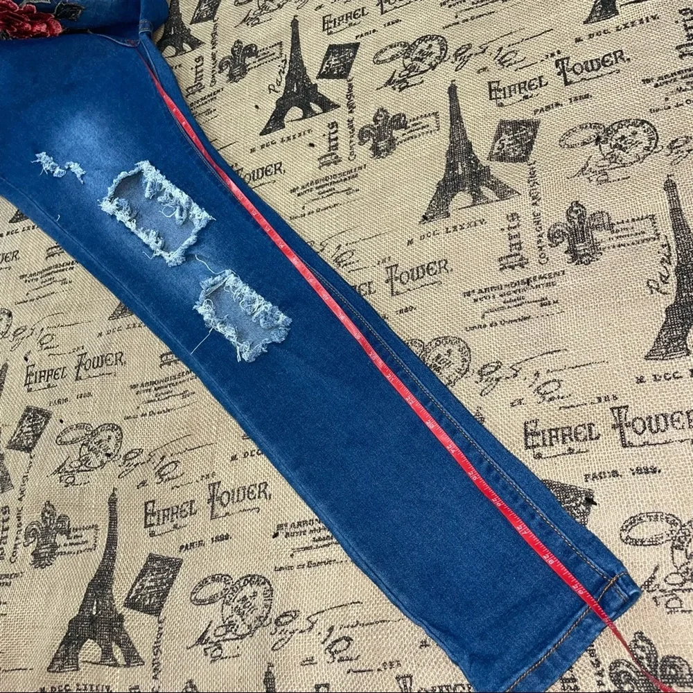 Between Us NWT! Denim High Rise Distressed Floral Embroidered Skinny Jean - Picture 12 of 13